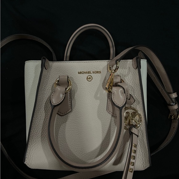 Michael Kors mini purse - Picture 1 of 3